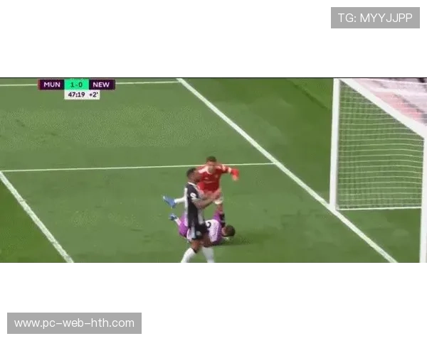 “谢什科替补绝杀后跪地庆祝，老特拉福德沸腾”